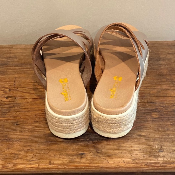 WALKME Rose Gold Platform Sandal - Picture 3 of 7